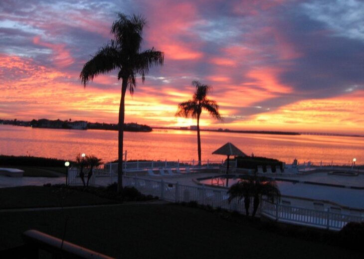 St. Petersburg Condo Rental LUXURY WATERFRONT CONDO ON ISLA DEL SOL/St