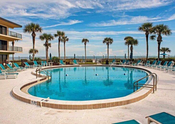 Crescent Beach Condo Rental Beachfront Resort,Ground Floor,WiFi, 2br