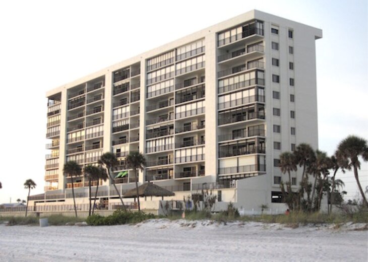 Madeira Beach Condo Rental OCEAN SANDS BEACHFRONT CONDO