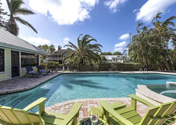 Naples House Rental Manatee Cove Beach House Walk to famous 3rd