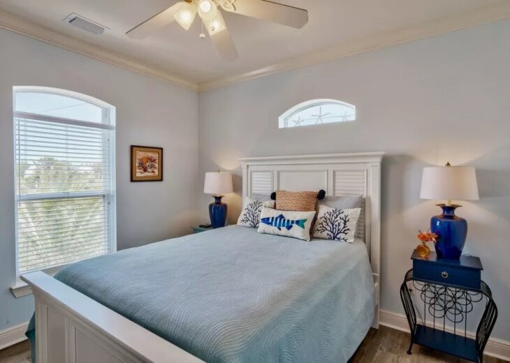 Destin House Rental Beautiful Blue Bungalow Sleeps 9 Emerald Shores
