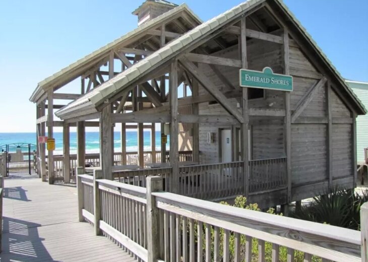 Destin House Rental Beautiful Blue Bungalow Sleeps 9 Emerald Shores