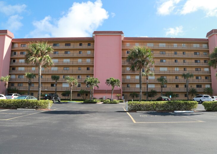 Jensen Beach Condo Rental Beachfront condo on Hutchinson Island