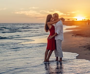 Top Florida vacation spots for couples, couple on beach at sunset